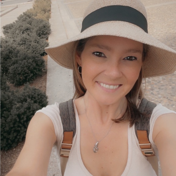 Meet your Posher, Diana - Picture 5 of 9